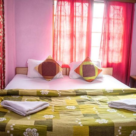 Family Guest House Varanasi Exteriör bild