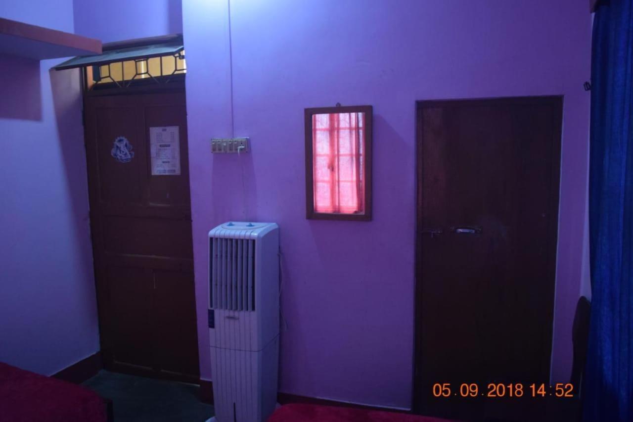 Family Guest House Varanasi Exteriör bild