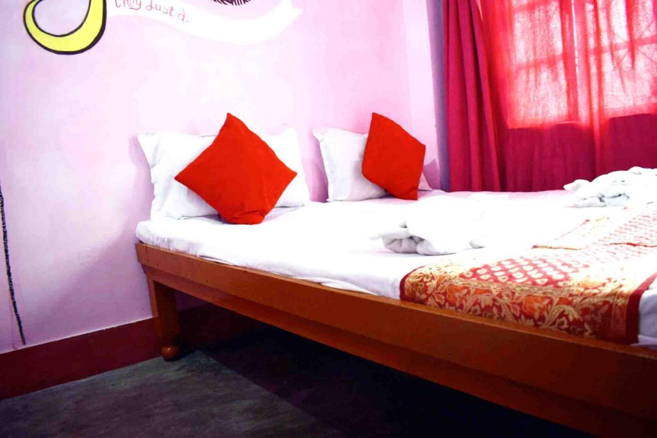 Family Guest House Varanasi Exteriör bild