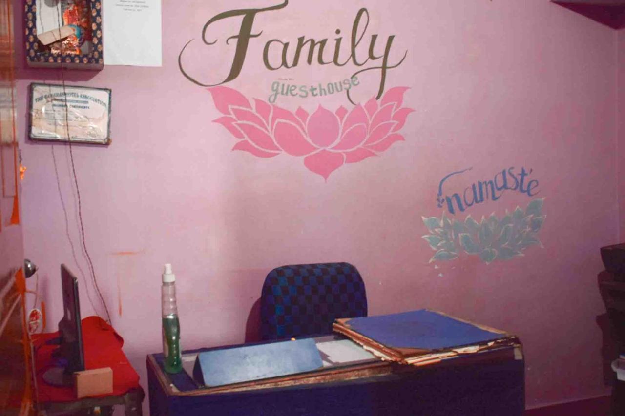 Family Guest House Varanasi Exteriör bild