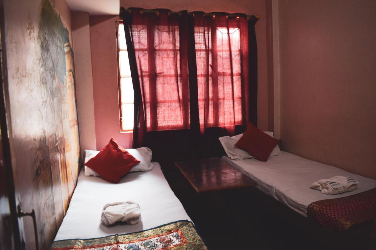 Family Guest House Varanasi Exteriör bild