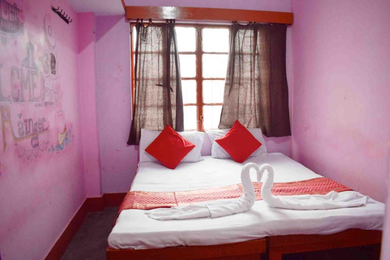 Family Guest House Varanasi Exteriör bild