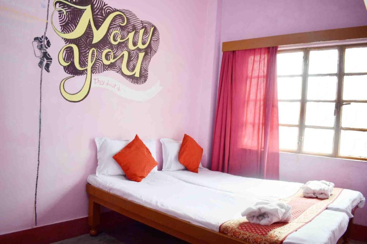 Family Guest House Varanasi Exteriör bild