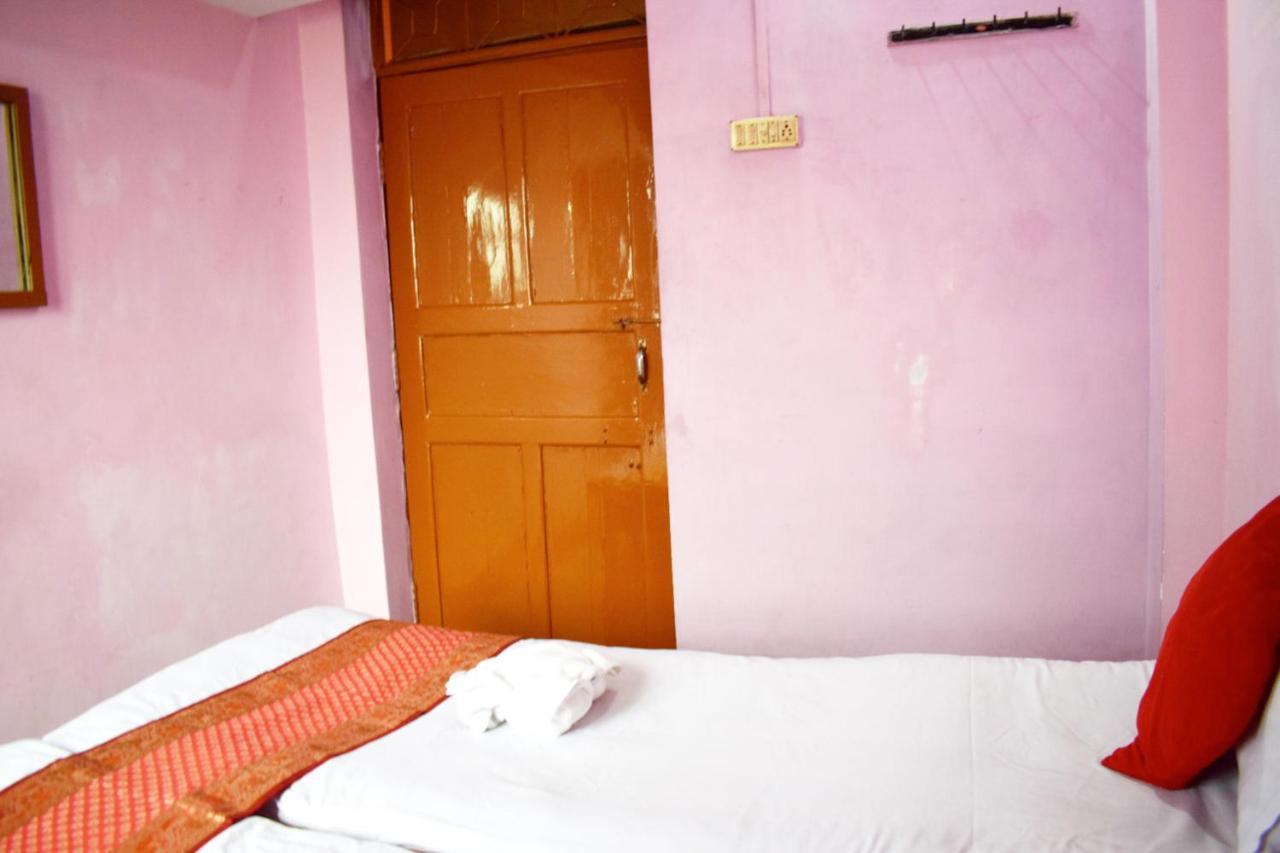Family Guest House Varanasi Exteriör bild