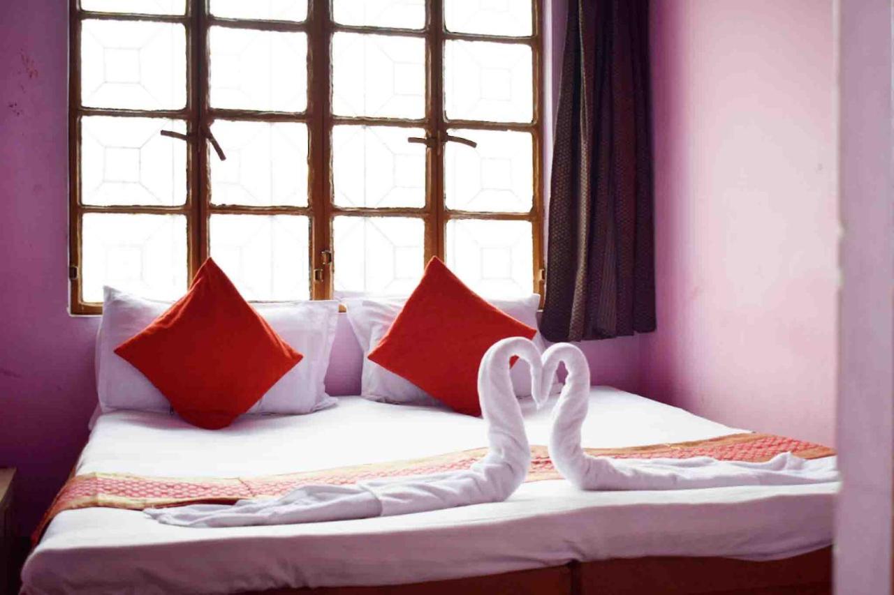 Family Guest House Varanasi Exteriör bild