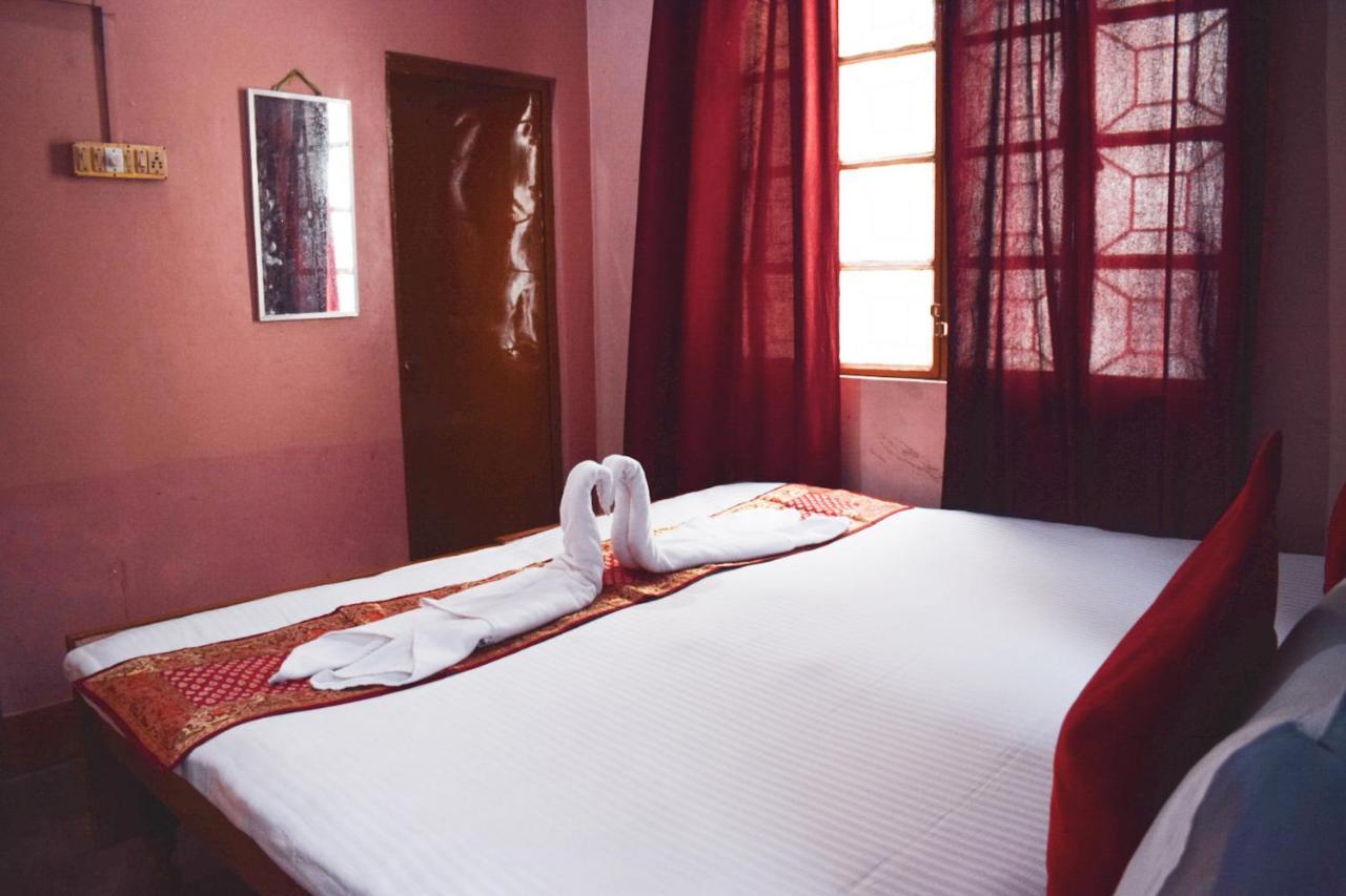 Family Guest House Varanasi Exteriör bild