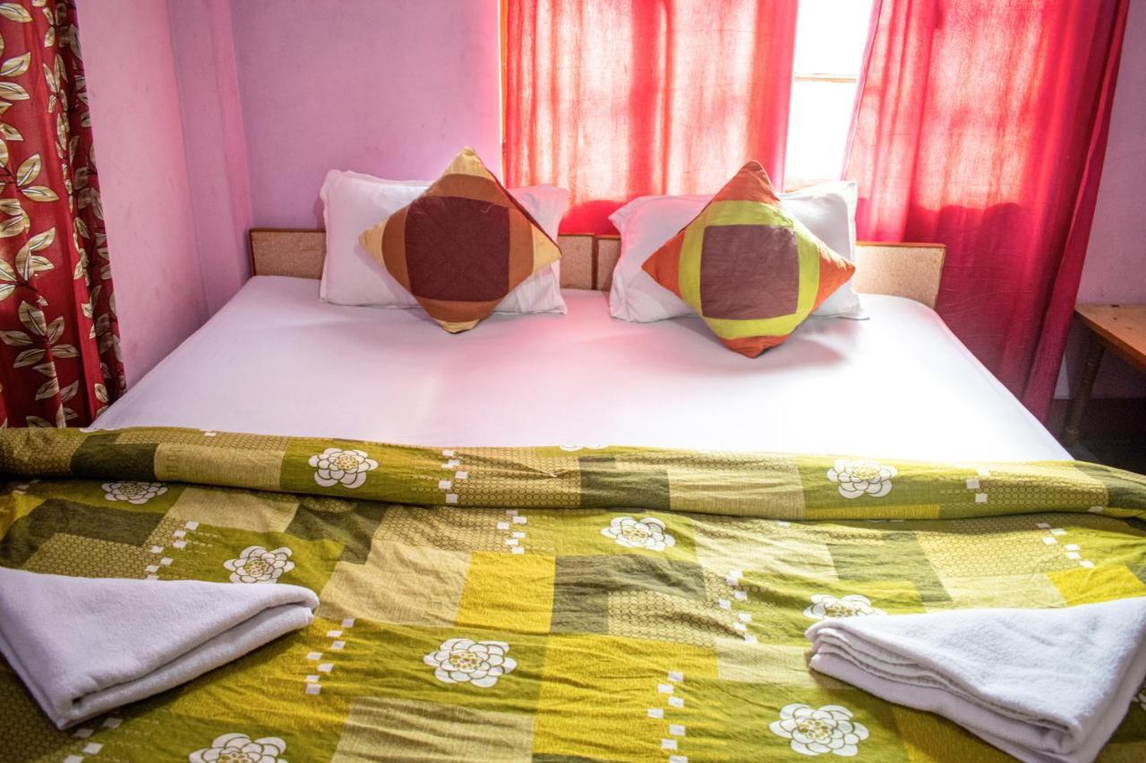 Family Guest House Varanasi Exteriör bild