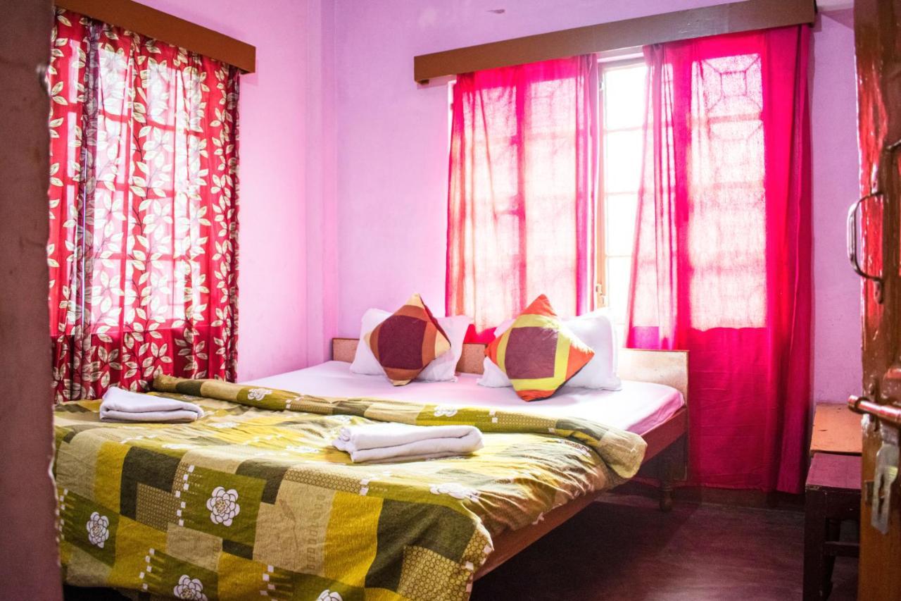 Family Guest House Varanasi Exteriör bild