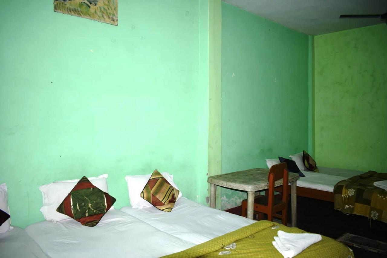Family Guest House Varanasi Exteriör bild