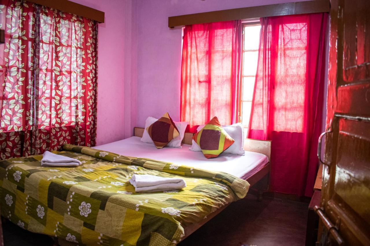 Family Guest House Varanasi Exteriör bild