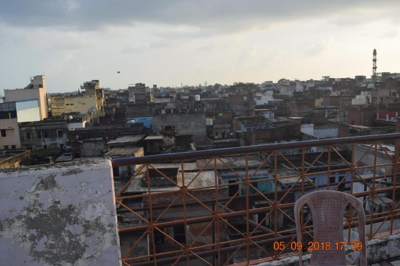Family Guest House Varanasi Exteriör bild