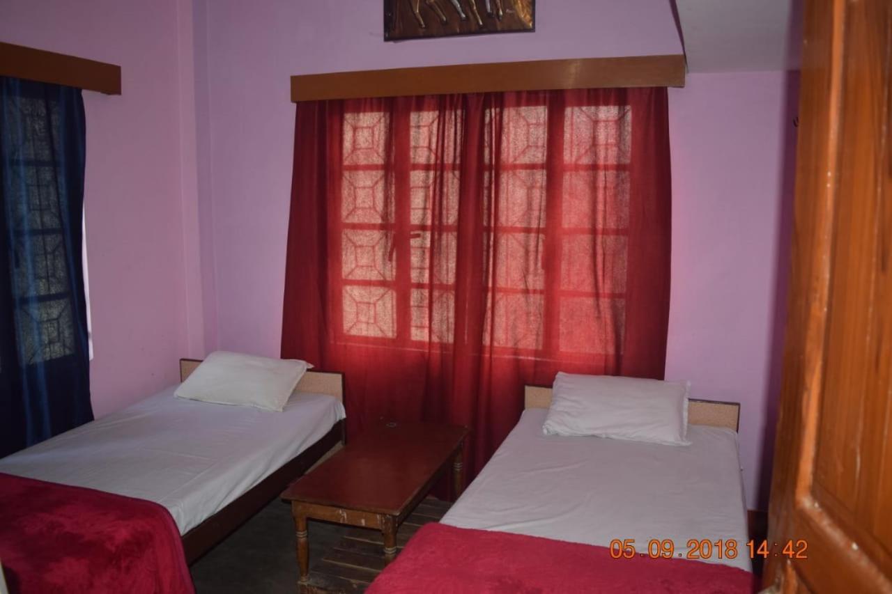 Family Guest House Varanasi Exteriör bild