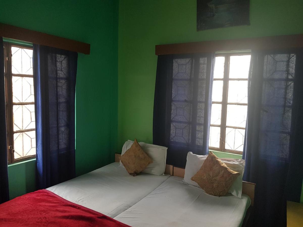 Family Guest House Varanasi Exteriör bild
