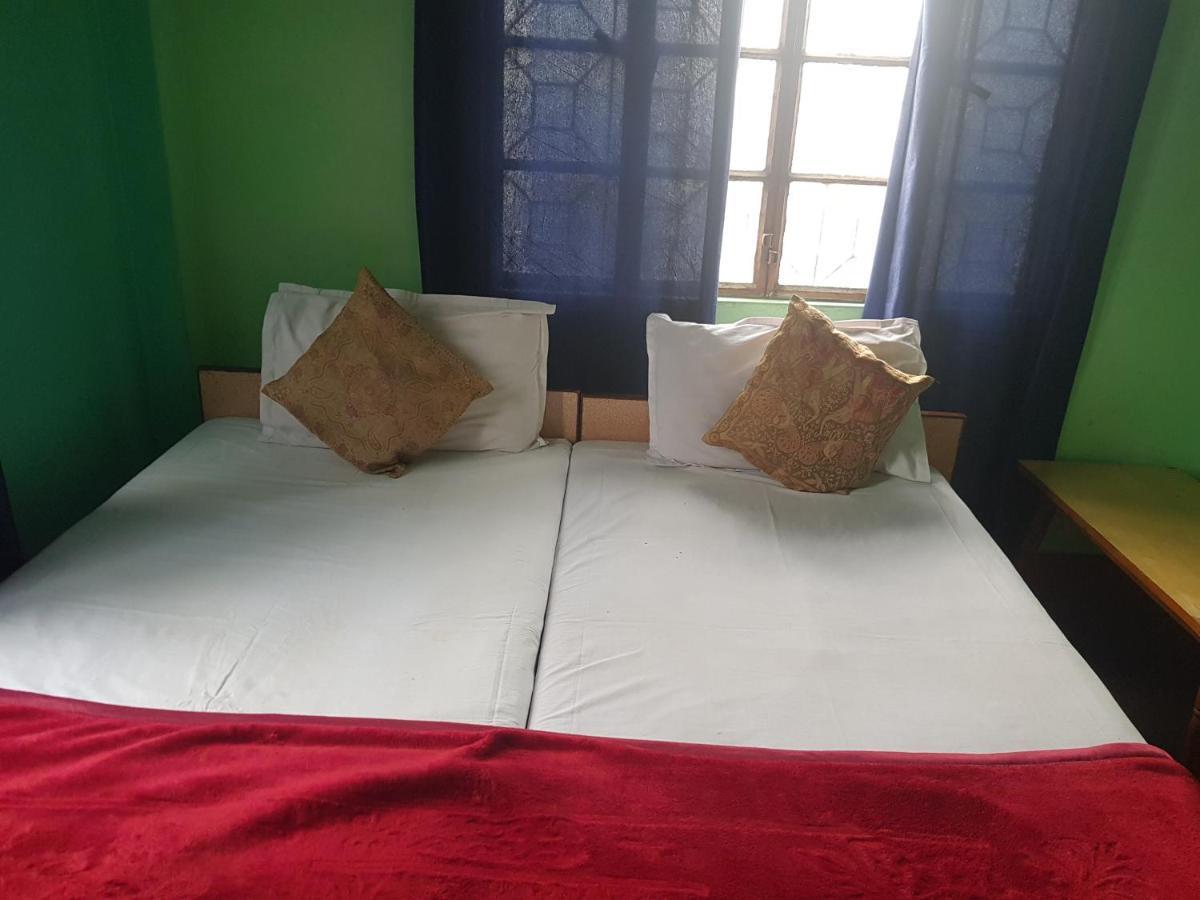 Family Guest House Varanasi Exteriör bild